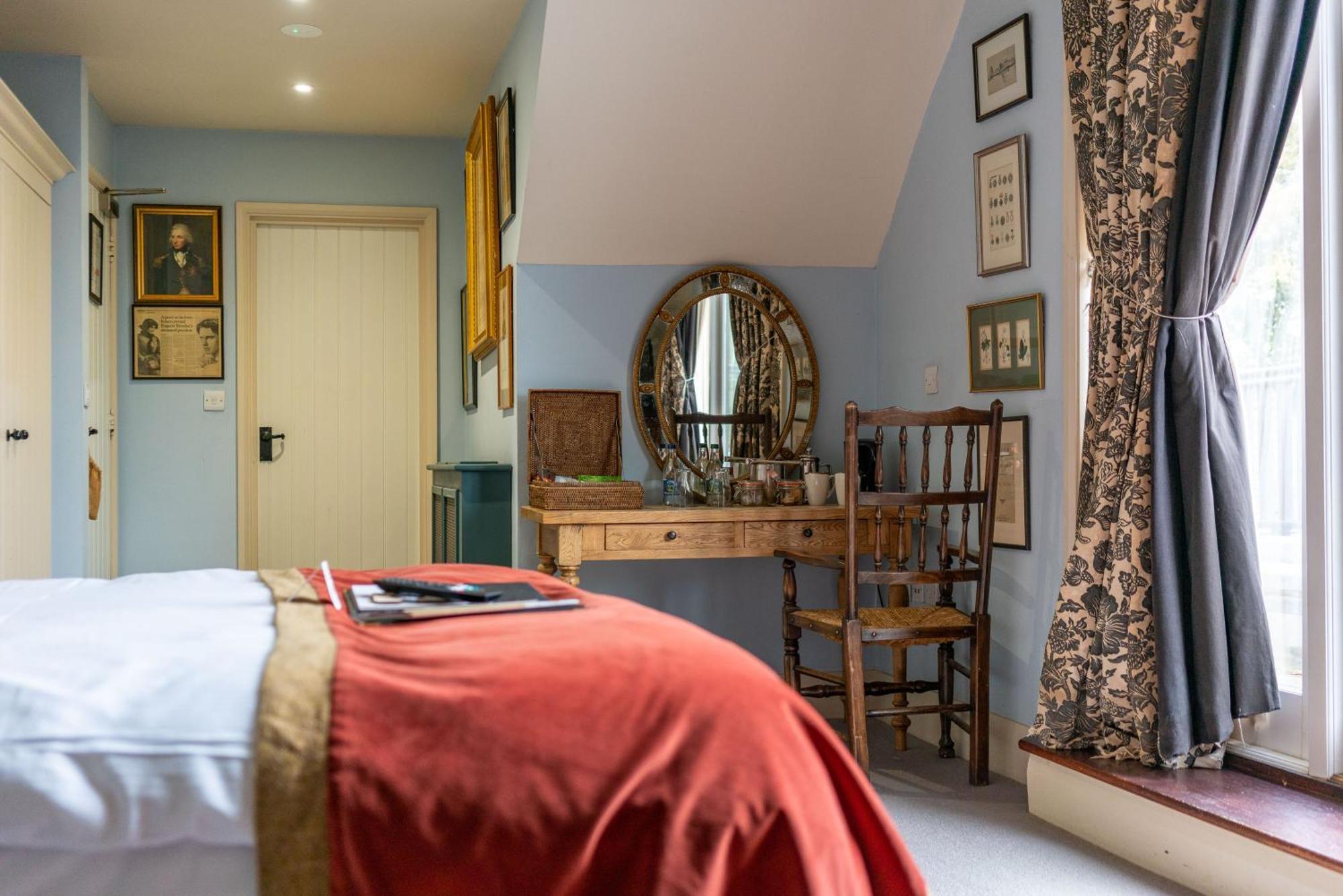 The Anchor Inn Lower Froyle Экстерьер фото